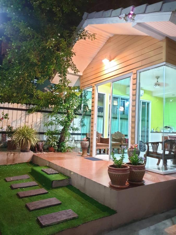 Papermoon Guesthouse Bangkok Bagian luar foto