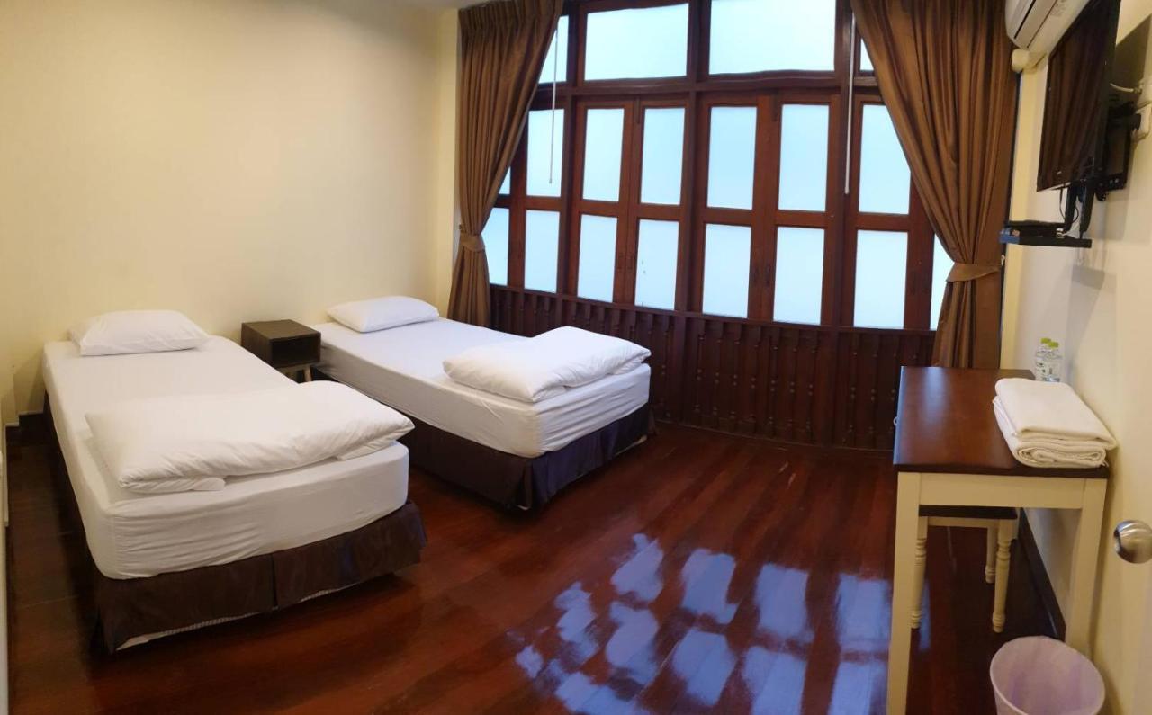 Papermoon Guesthouse Bangkok Bagian luar foto